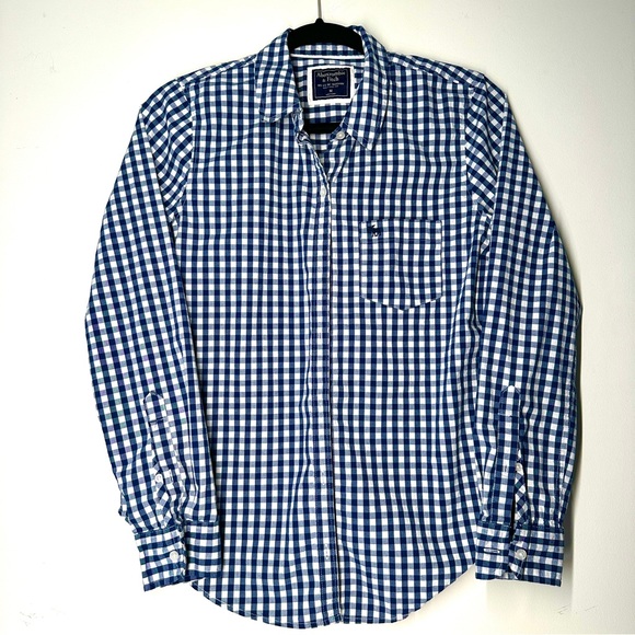 NWOT Abercrombie and Fitch women’s button up check blouse in medium - Picture 2 of 4